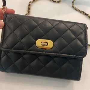 Walborg black quilted crossbody
